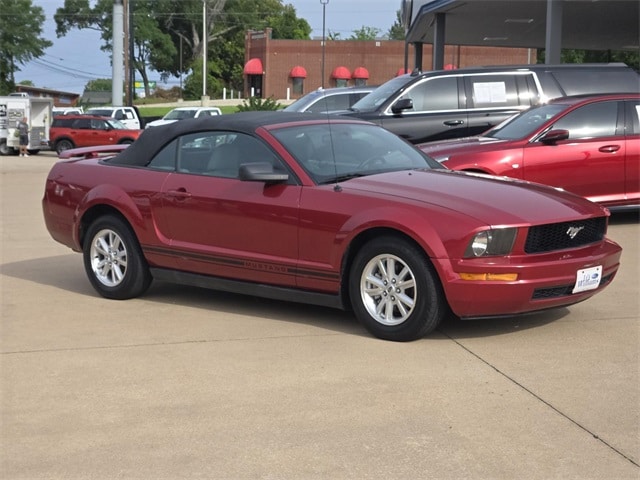 Used 2007 Ford Mustang Deluxe with VIN 1ZVFT84N375253667 for sale in Gladewater, TX