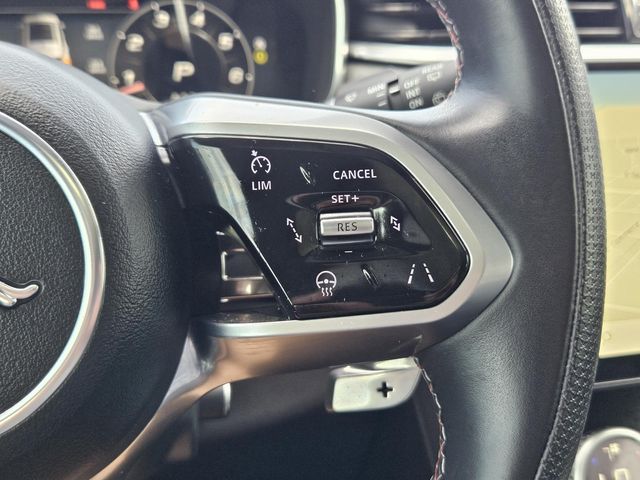 2025 Jaguar F-PACE SVR - Photo 32