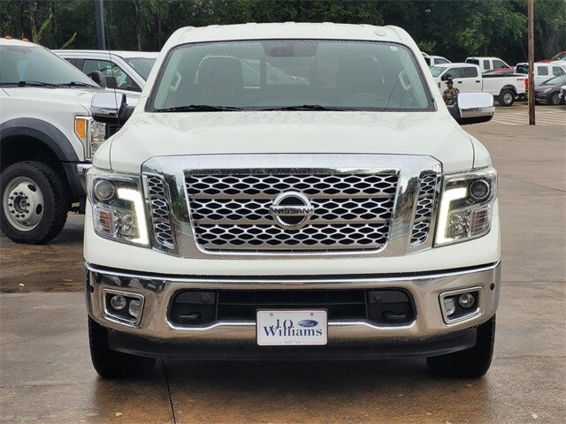 2018 Nissan Titan SL photo 2