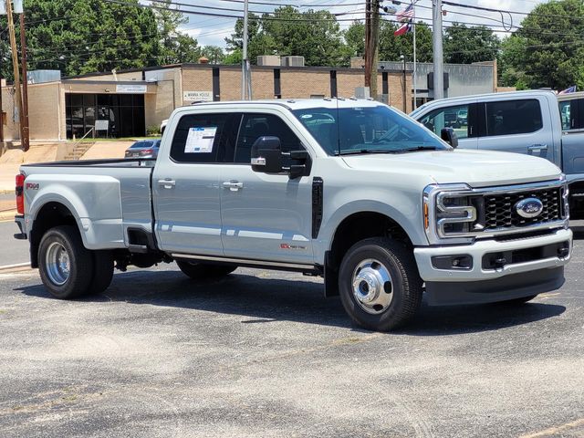 2026 Ford F-350 Platinum 4x4 Crew Cab 8' Box DRW's photo