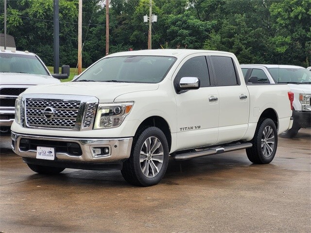 2018 Nissan Titan SL photo 3