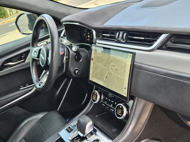 2025 Jaguar F-PACE SVR - Photo 12