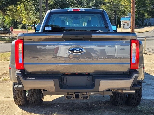 2026 Ford F-350 photo 4