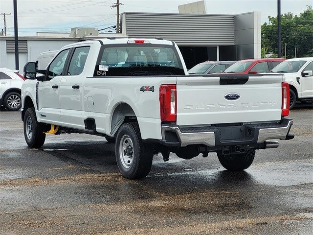 2025 Ford F-250 photo 3