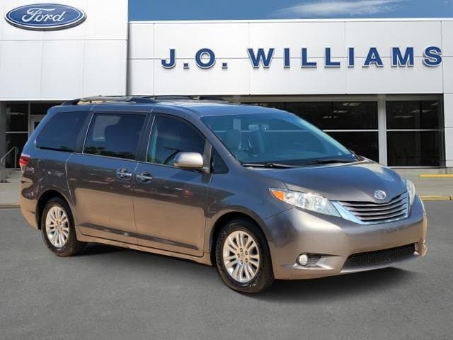 2017 Toyota Sienna XLE