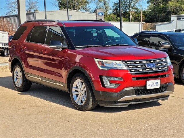 2017 Ford Explorer XLT's photo