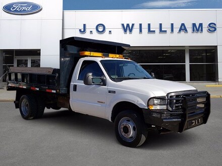 2003 Ford F-550SD XL Cab/Chassis