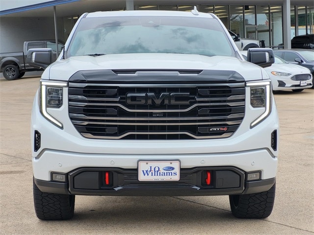 Used 2022 GMC Sierra 1500 AT4 with VIN 3GTPUEEL1NG577920 for sale in Gladewater, TX