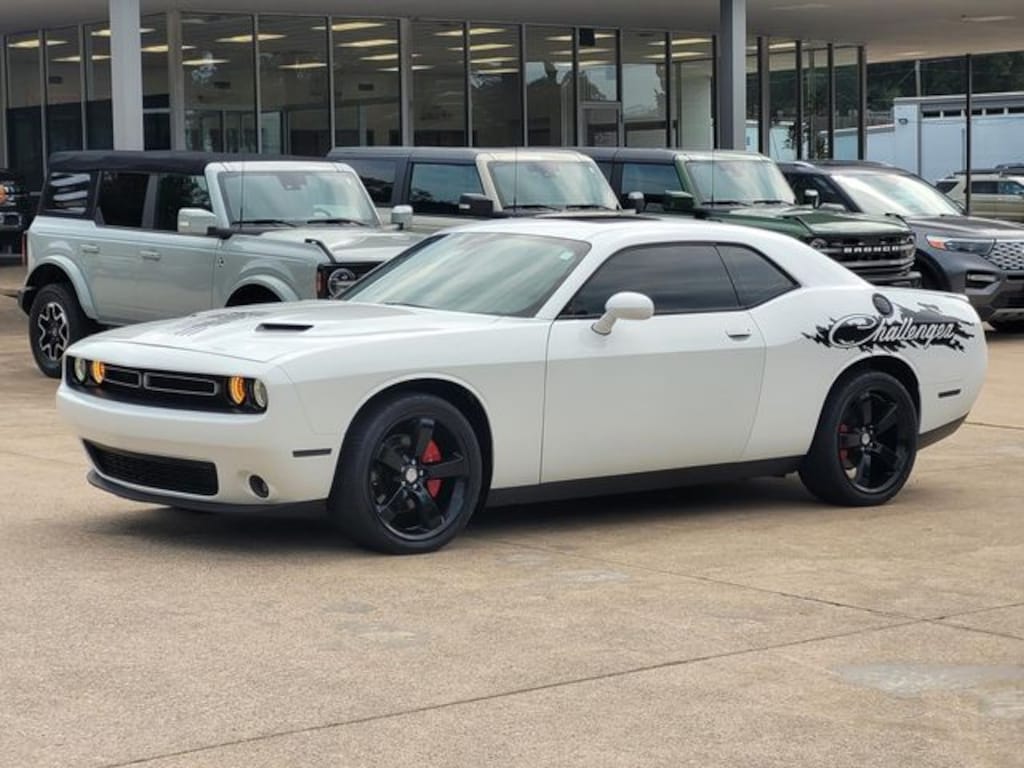 Used 2017 Dodge Challenger R/T Coupe