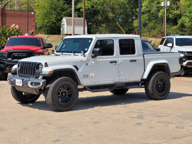 Used 2020 Jeep Gladiator Overland Truck