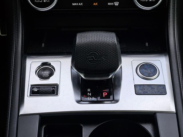 2025 Jaguar F-PACE SVR - Photo 26