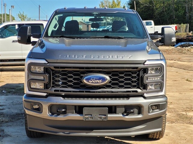 2026 Ford F-350 photo 2