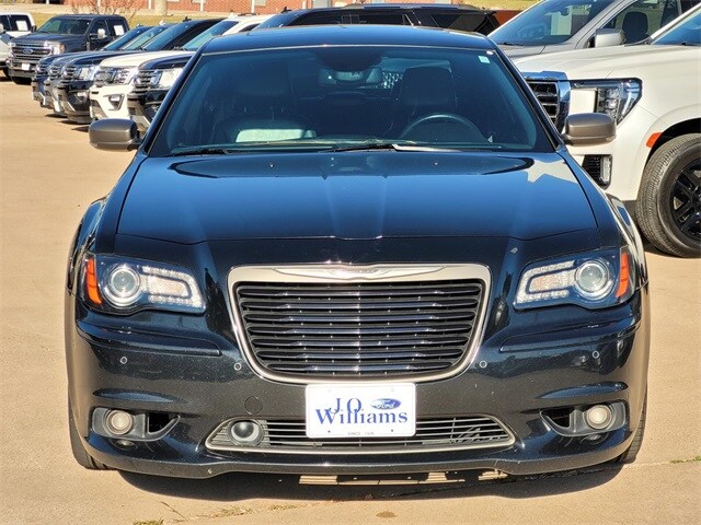 2013 Chrysler 300 C photo 2