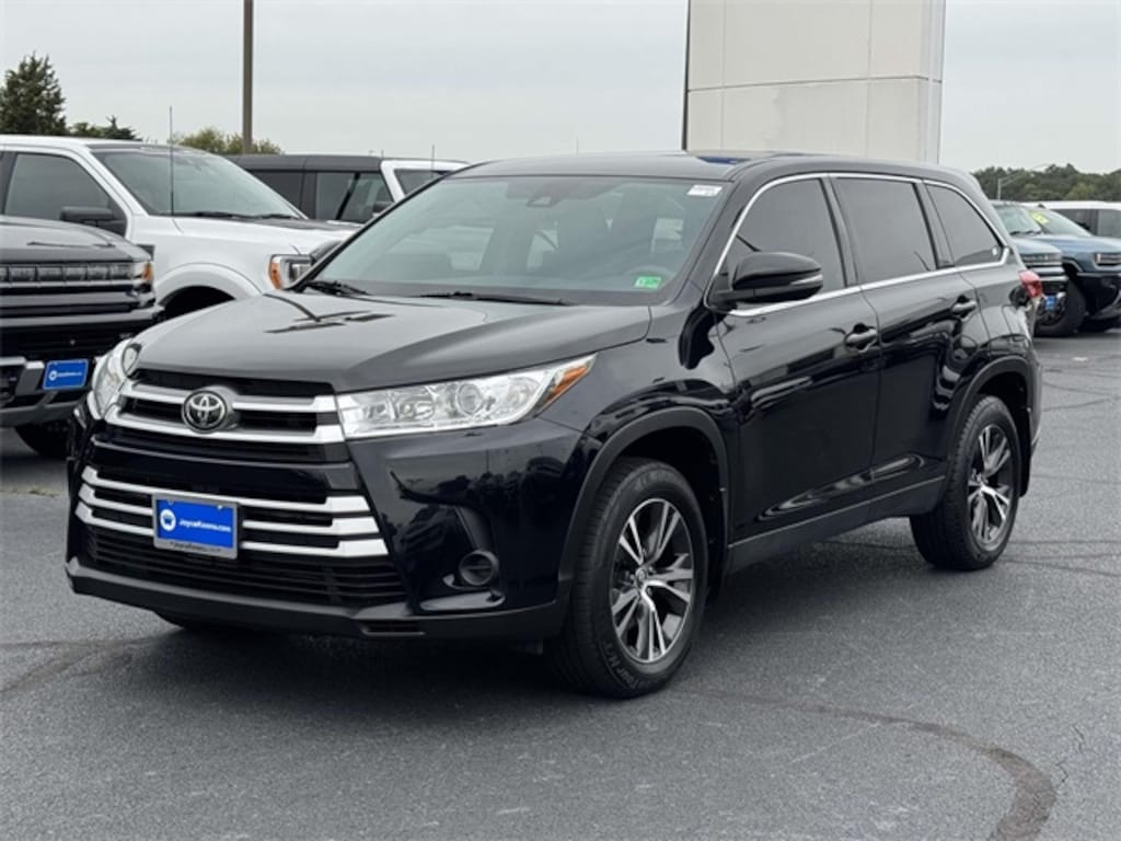 Used 2019 Toyota Highlander LE V6 SUV