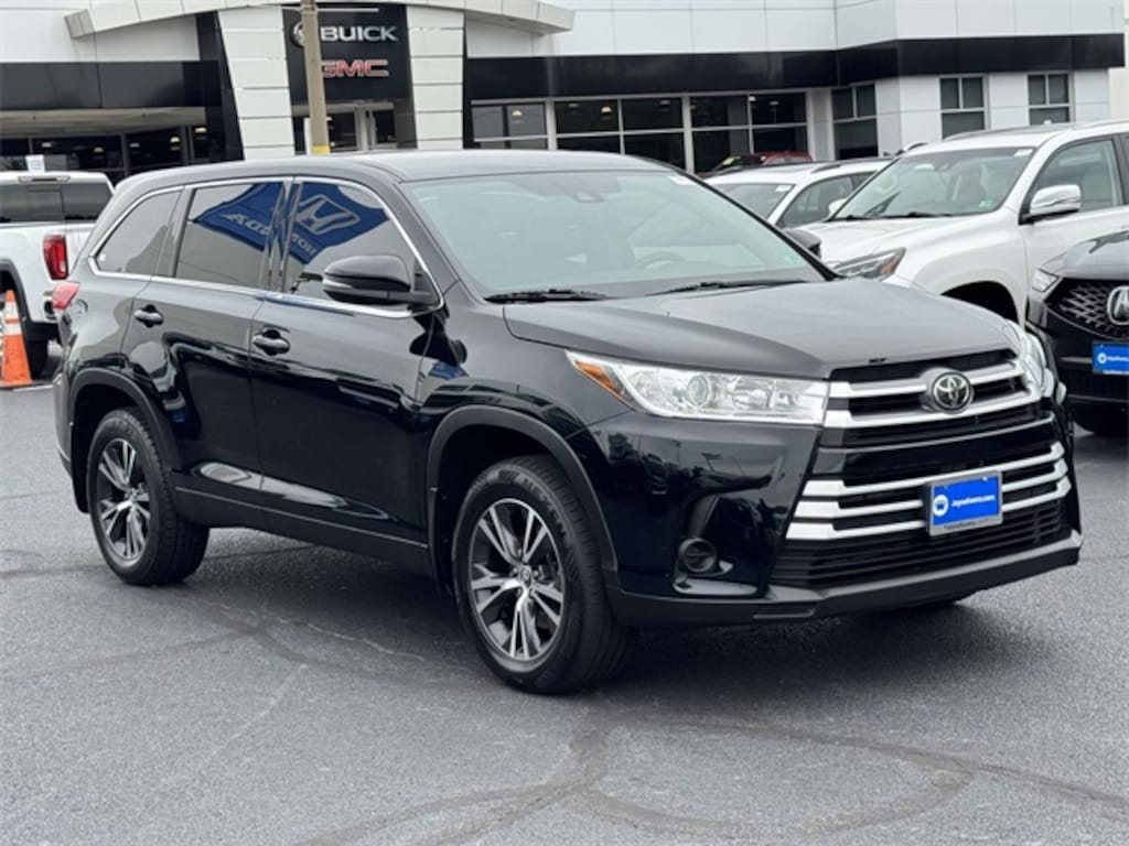 Used 2019 Toyota Highlander LE V6 SUV