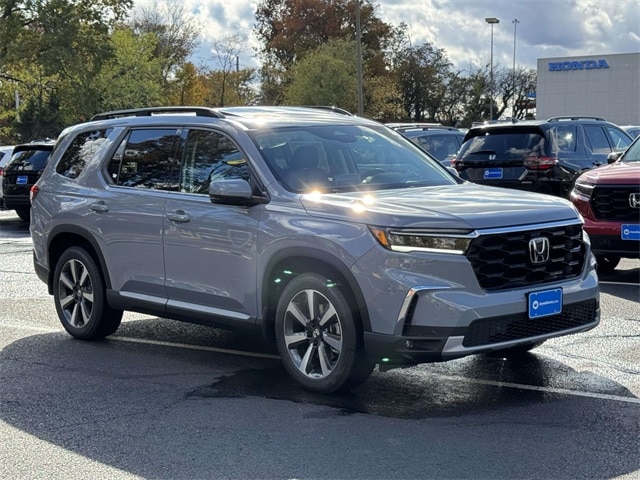 2025 Honda Pilot Touring's photo