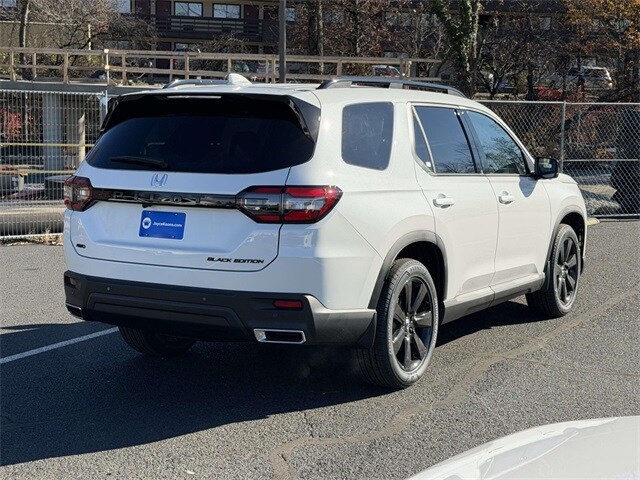 2025 Honda Pilot Black Edition photo 2