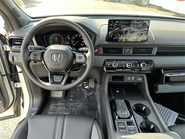 2025 Honda Pilot TrailSport photo 2