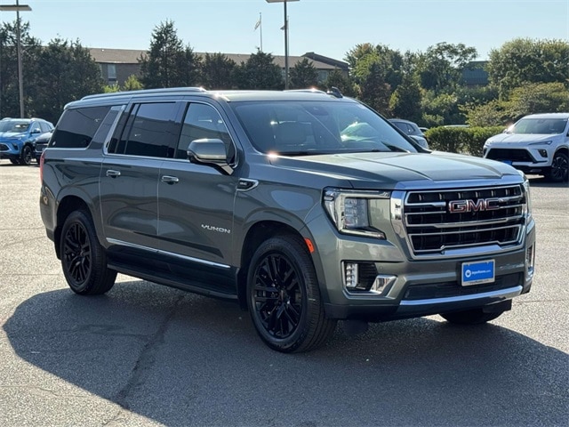 2023 GMC Yukon XL SLT's photo