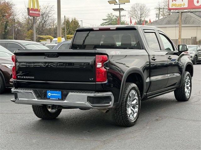 2022 Chevrolet Silverado 1500 LT photo 2