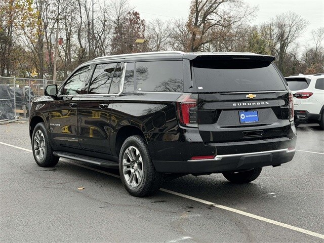 2025 Chevrolet Suburban LS photo 3