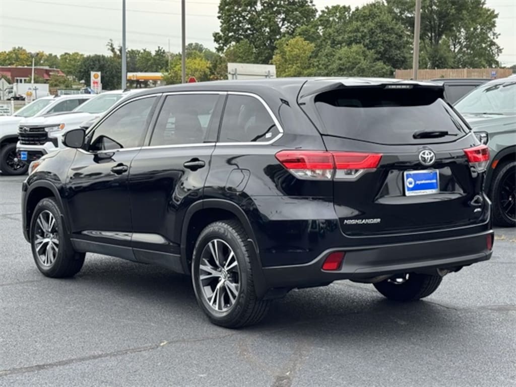 Used 2019 Toyota Highlander LE V6 SUV