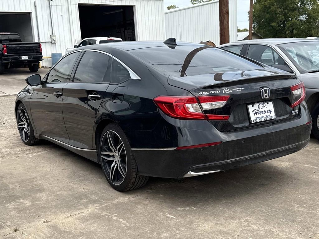 2022 Honda Accord Hybrid Touring photo 2