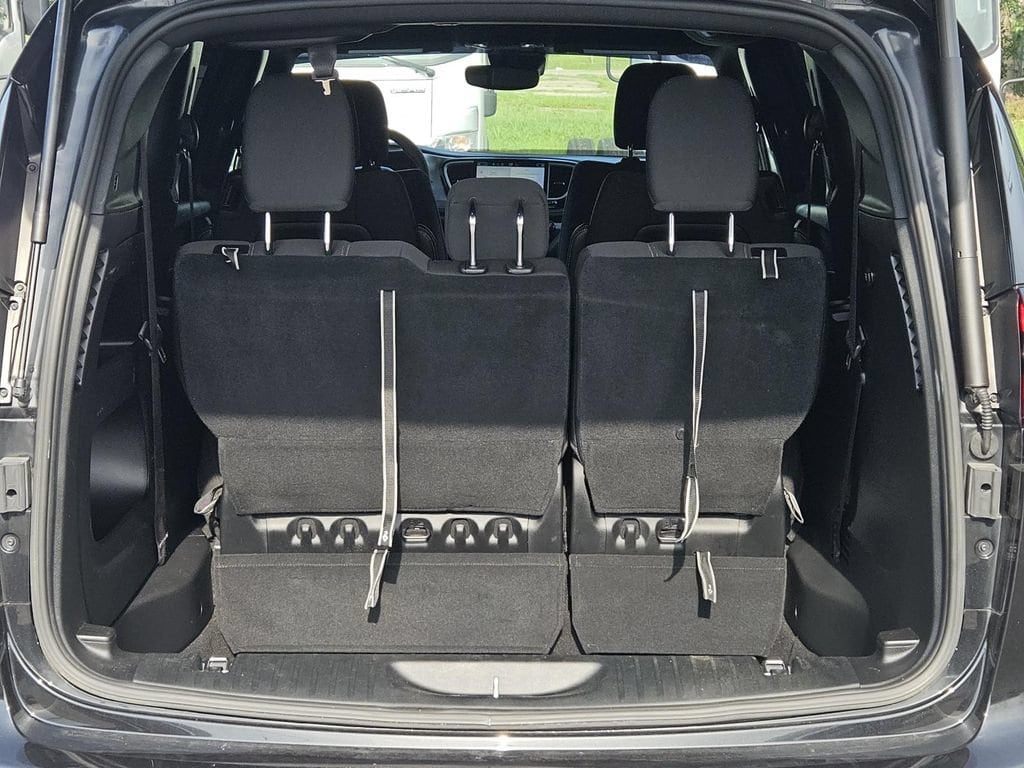 2023 Chrysler Pacifica Touring - Photo 8