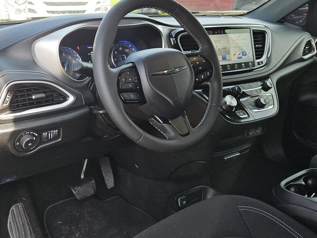 2023 Chrysler Pacifica Touring - Photo 23