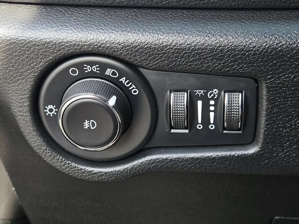 2023 Chrysler Pacifica Touring - Photo 16