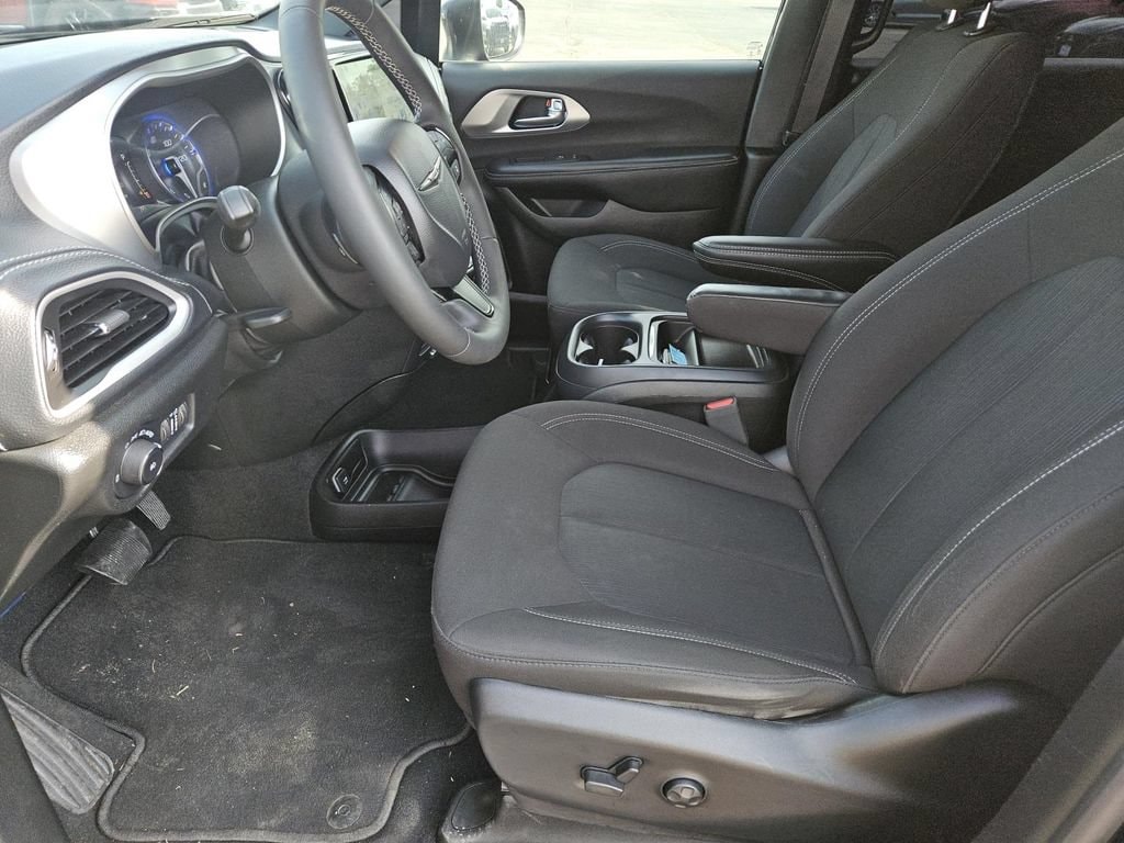 2023 Chrysler Pacifica Touring - Photo 21