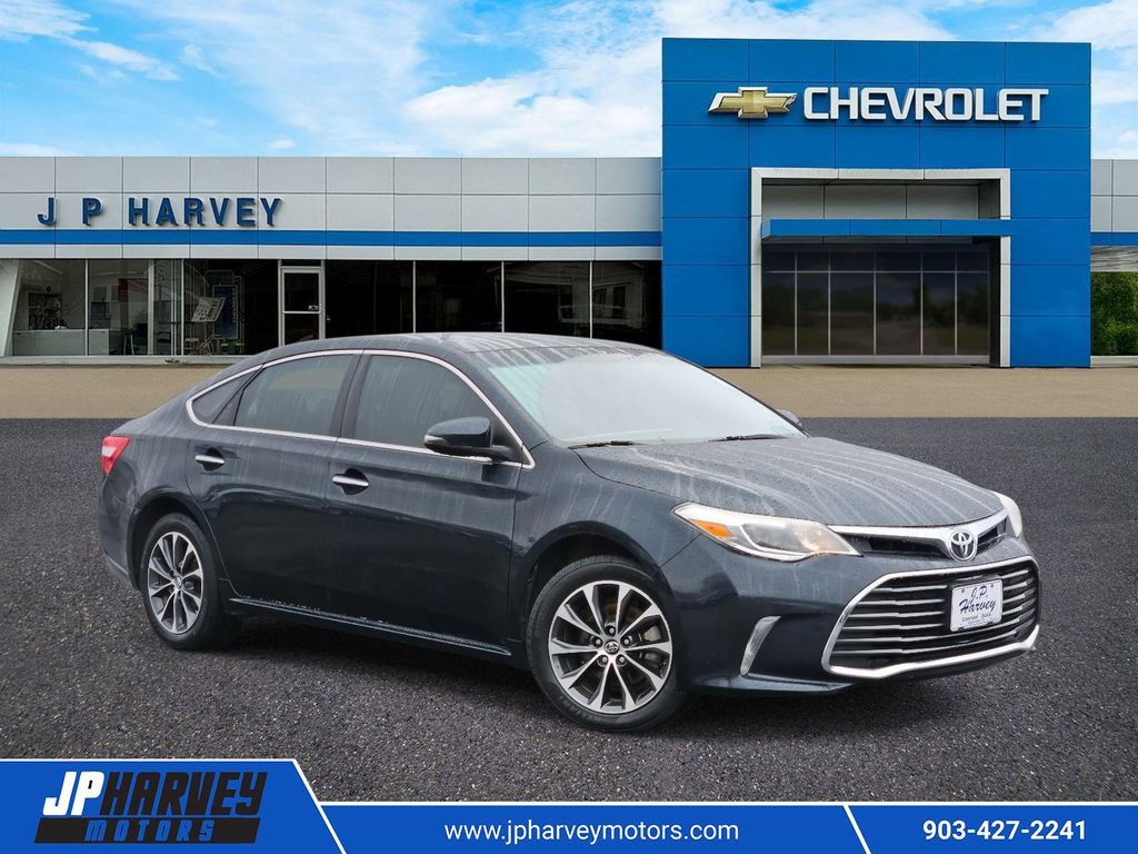 2016 Toyota Avalon XLE's photo