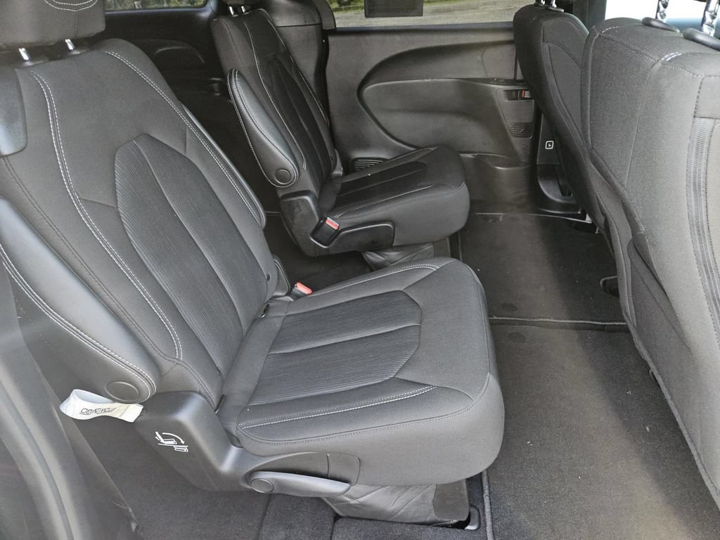 2023 Chrysler Pacifica Touring - Photo 31