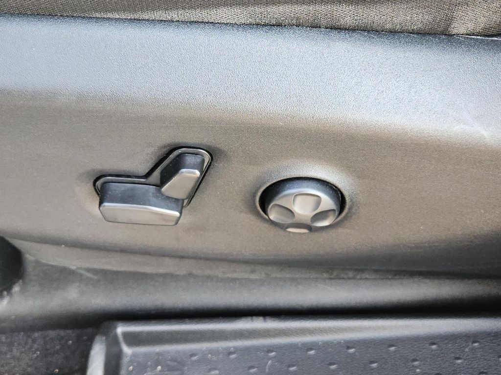 2023 Chrysler Pacifica Touring - Photo 57