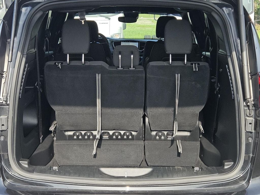 2023 Chrysler Pacifica Touring - Photo 40