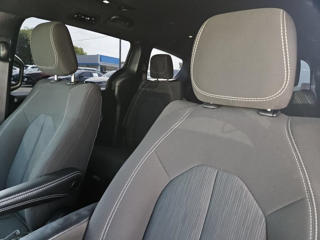 2023 Chrysler Pacifica Touring - Photo 22