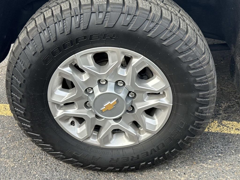 2024 Chevrolet Silverado 2500HD LT photo 3