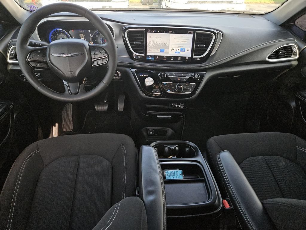 2023 Chrysler Pacifica Touring - Photo 11
