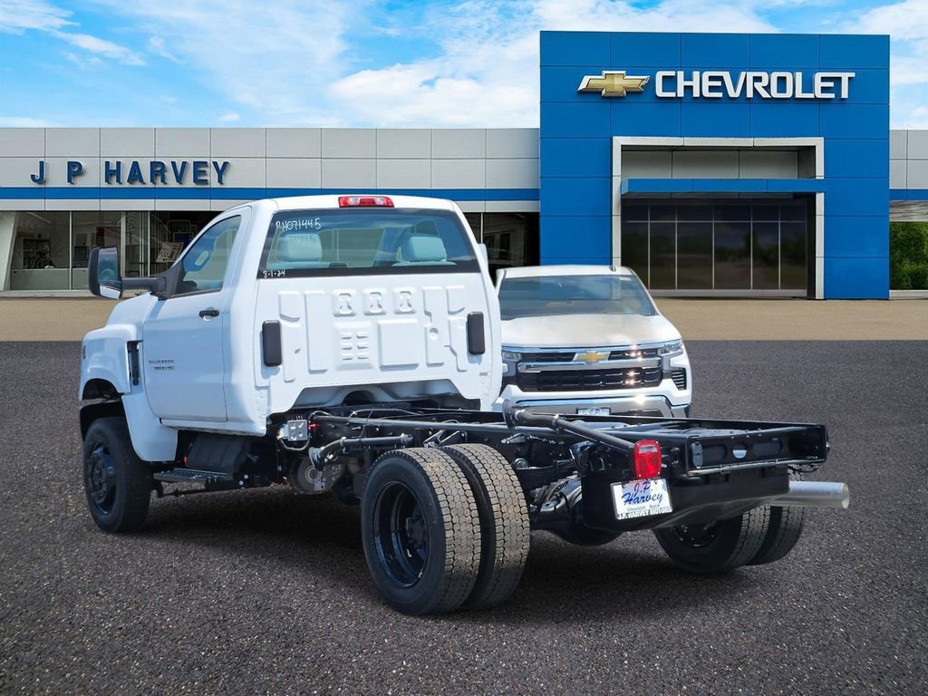 2024 Chevrolet Silverado 5500HD Work Truck photo 3