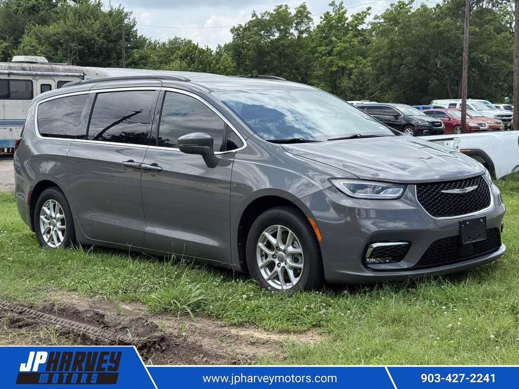 2022 Chrysler Pacifica Touring L's photo