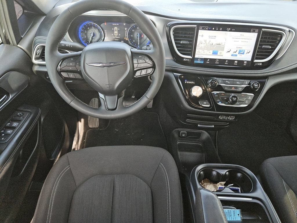 2023 Chrysler Pacifica Touring - Photo 10