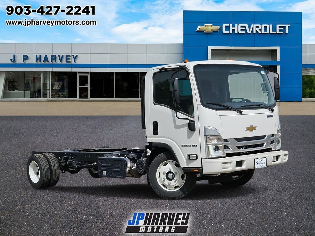 2024 Chevrolet Low Cab Forward 5500 XD WT Truck's photo