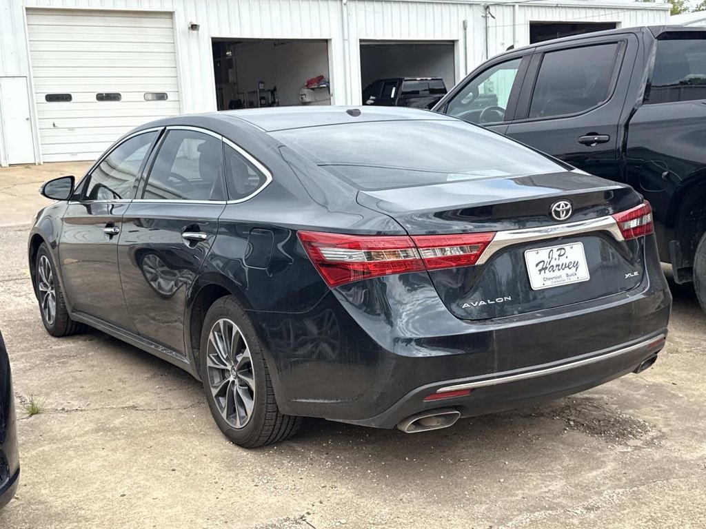 2016 Toyota Avalon XLE photo 3