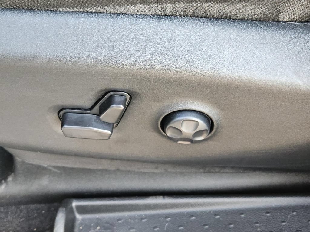 2023 Chrysler Pacifica Touring - Photo 25