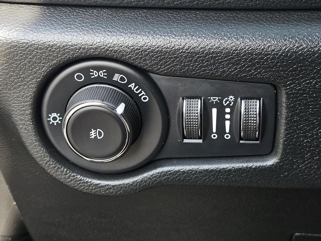 2023 Chrysler Pacifica Touring - Photo 48