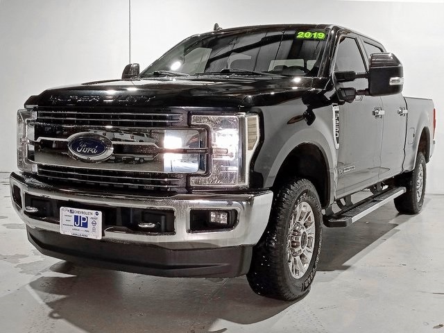 Used 2019 Ford F-250 Super Duty Lariat with VIN 1FT7W2BT4KEF73716 for sale in Peru, IL