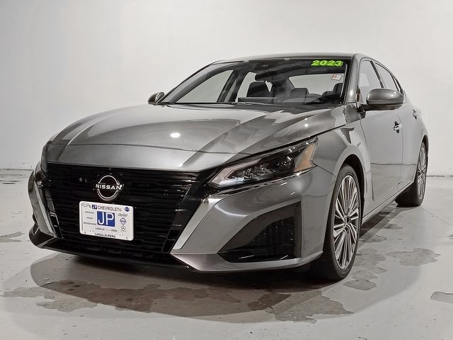 Used 2023 Nissan Altima SL with VIN 1N4BL4EVXPN424025 for sale in Peru, IL