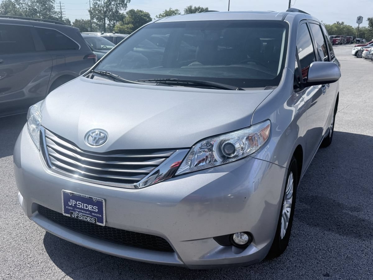 2017 Toyota Sienna XLE