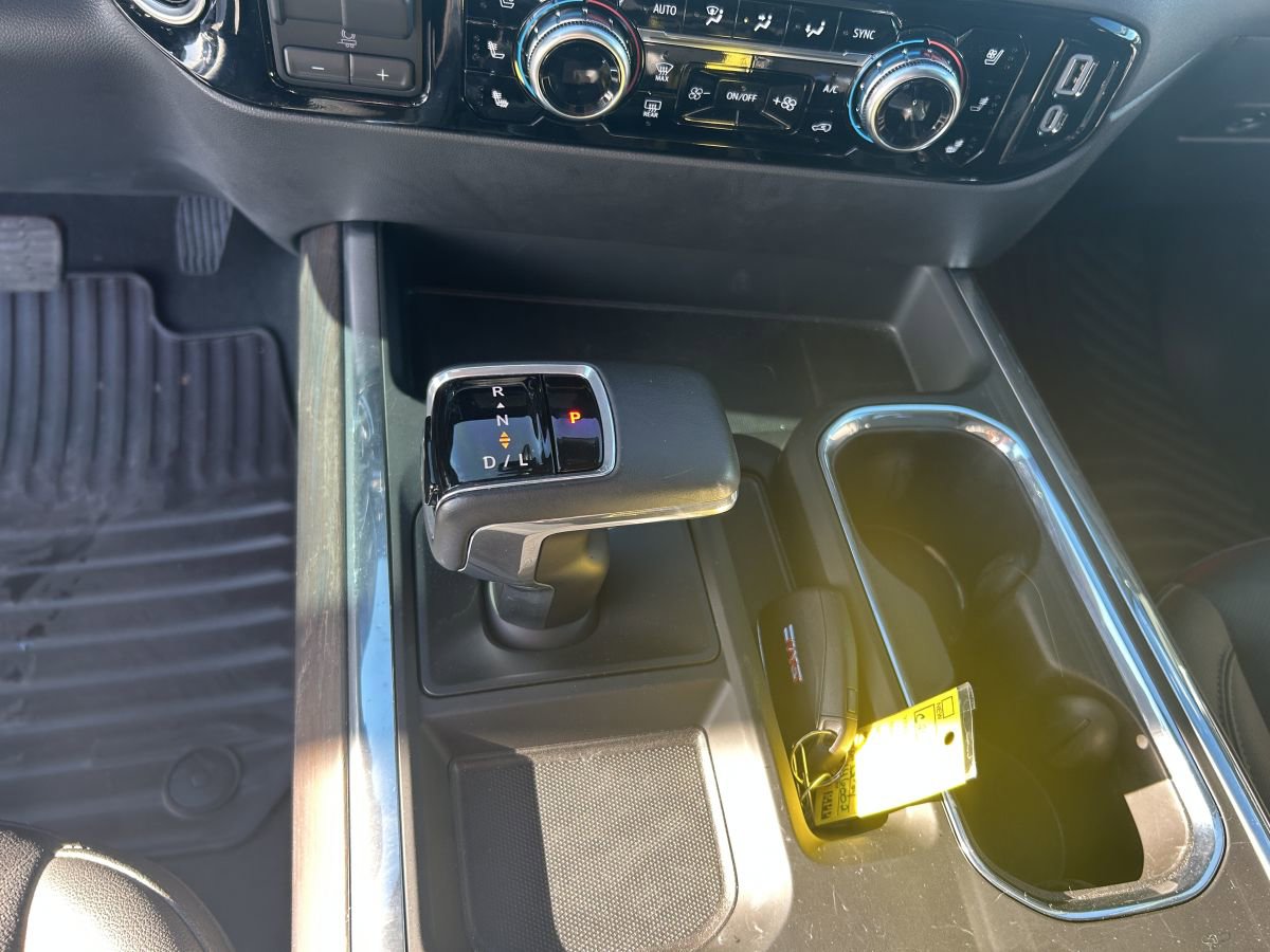 2025 GMC Sierra 1500 SLT - Photo 14