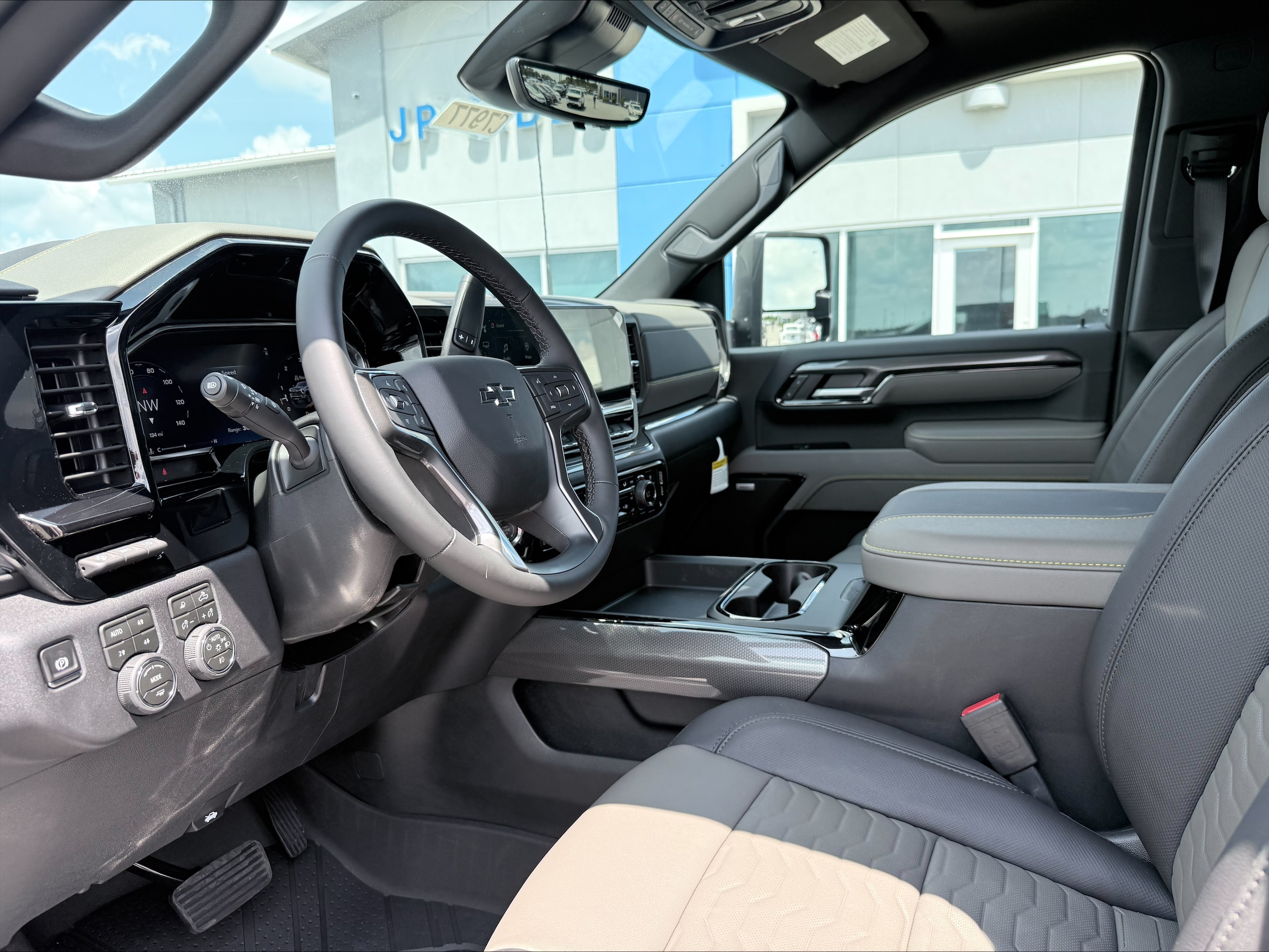 2026 Chevrolet Silverado 2500 HD ZR2 - Photo 9
